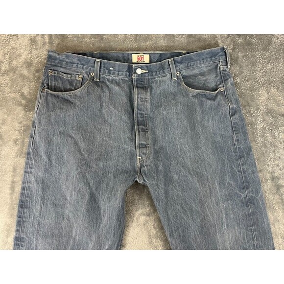 Levi’s 501 Jeans Men’s 44x32 (40x30.5) Straight Leg Button Fly Medium Wash Blue - Picture 2 of 13